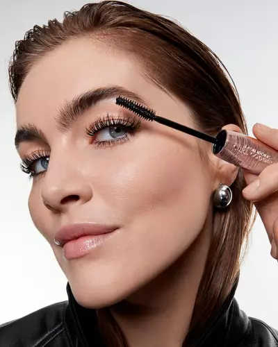 A model with mascara imagery.