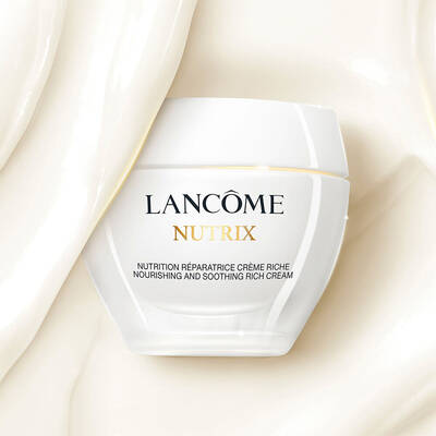 Close up shot of Nutrix Cream Texture