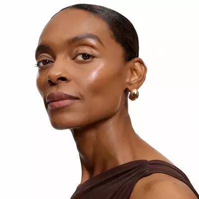 Model wearing the highlighter