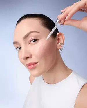 Advanced Genifique Serum Application Visual