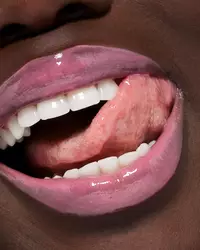 Juicy Tube on lips