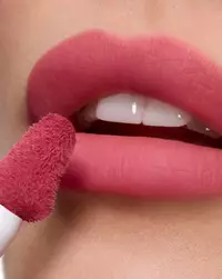 Lip Idole Cuddle Blur on lips