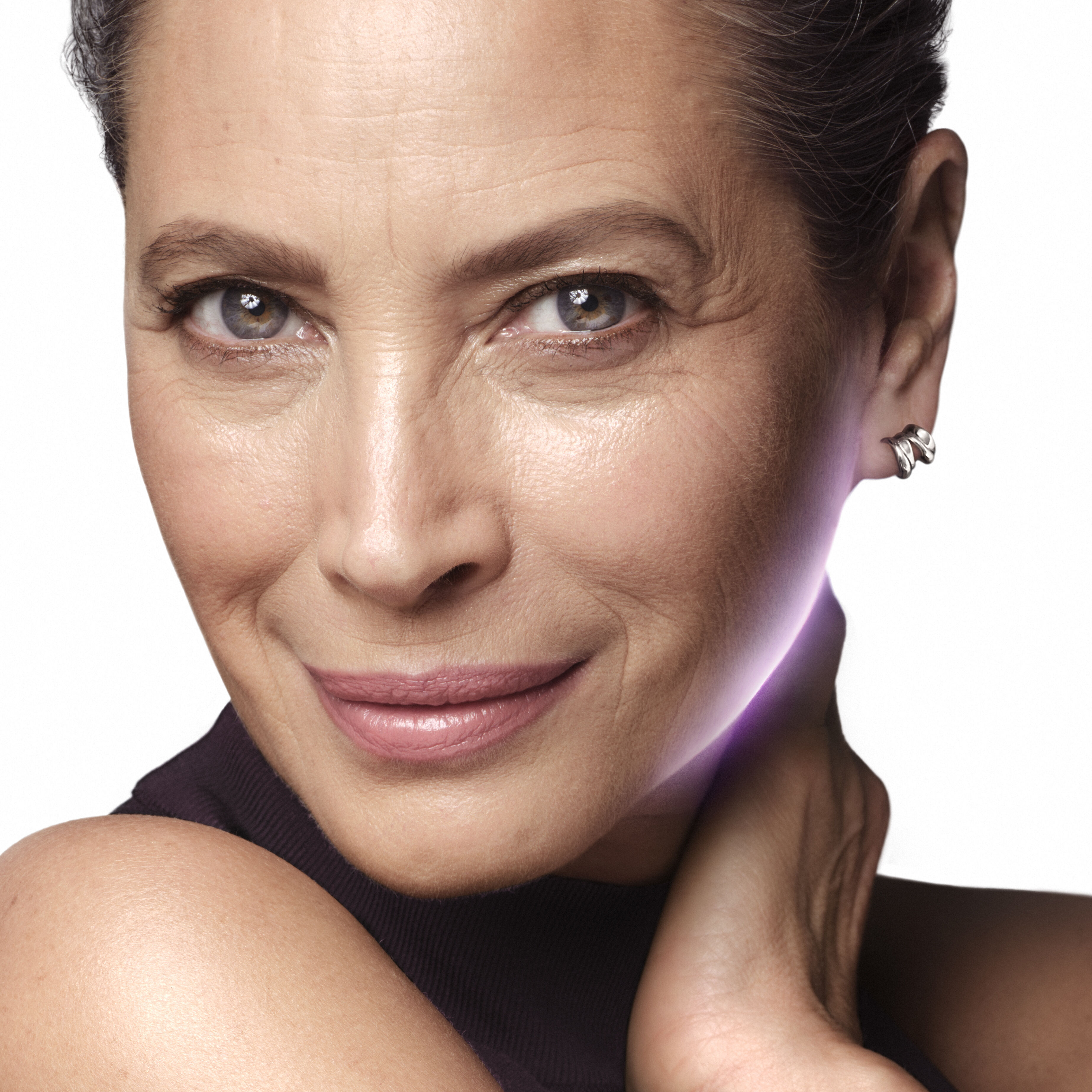 Close-up of radiant skin highlighting collagen skincare supporting skin’s structure and elasticity. 