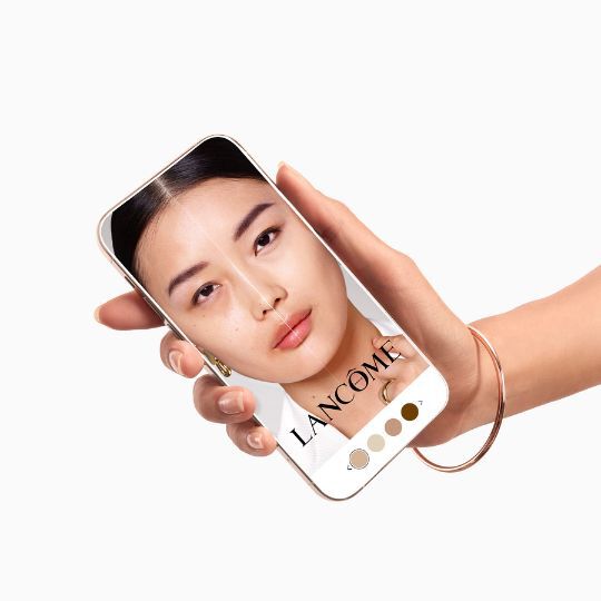 Image depicting a model using the website's feature Virtual Try On 